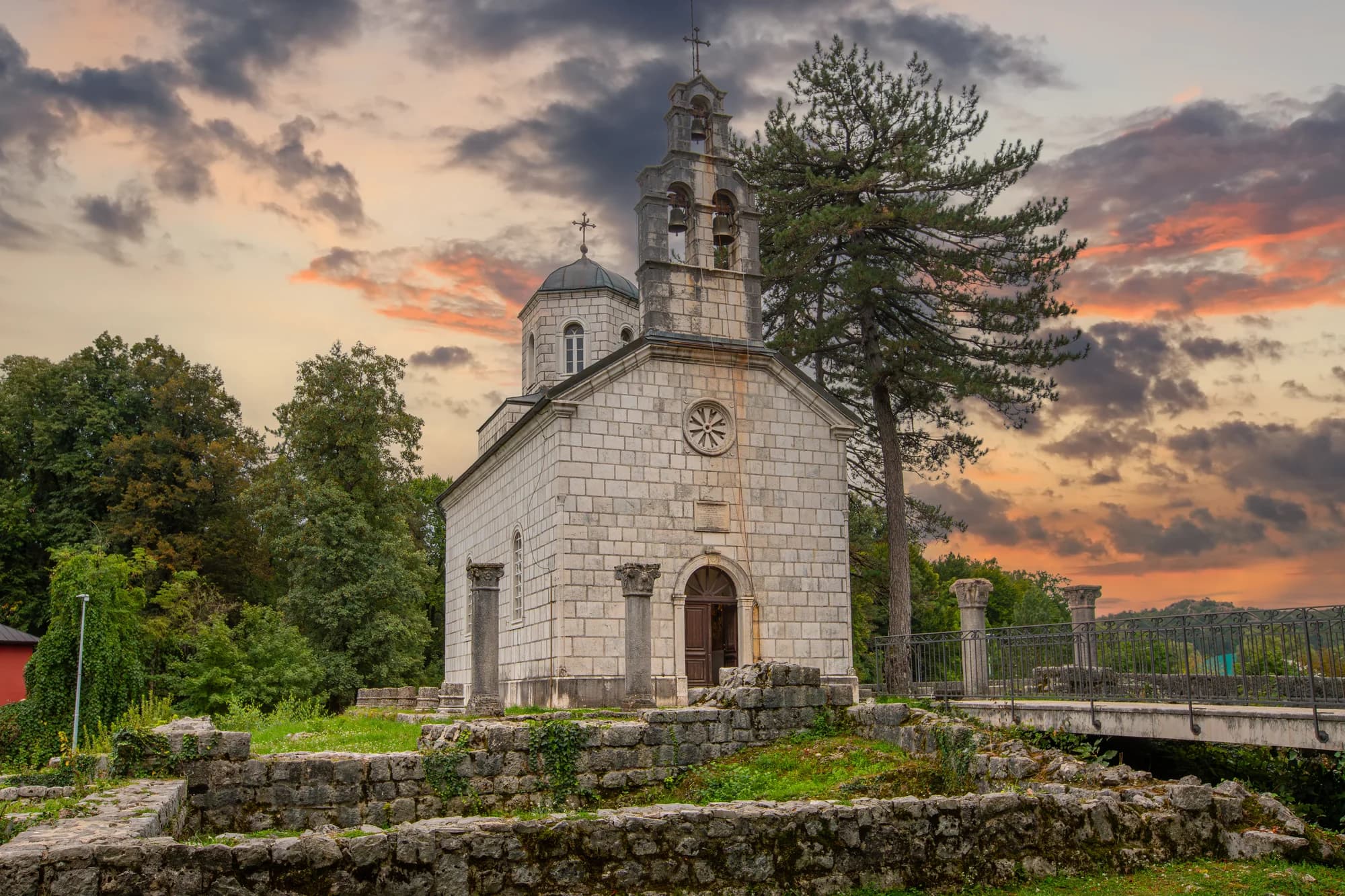Cetinje: drevna kraljevska prijestolnica Crne Gore
