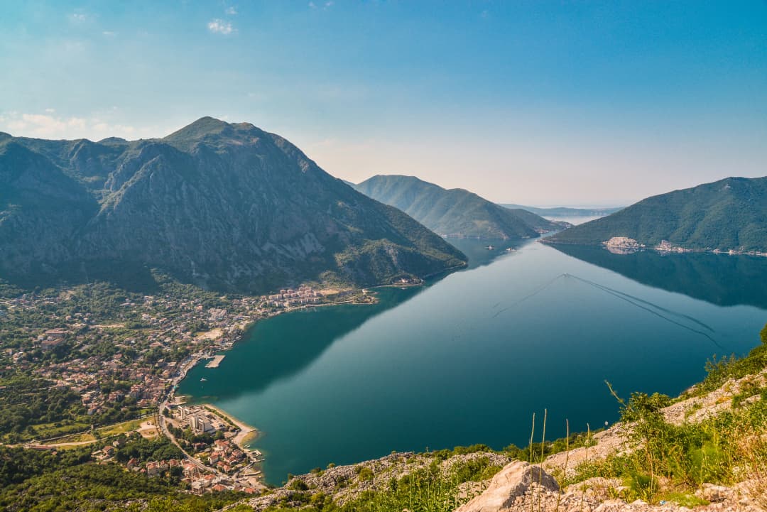 Risan i unutrašnji dio Boke, pogled s planinske padine