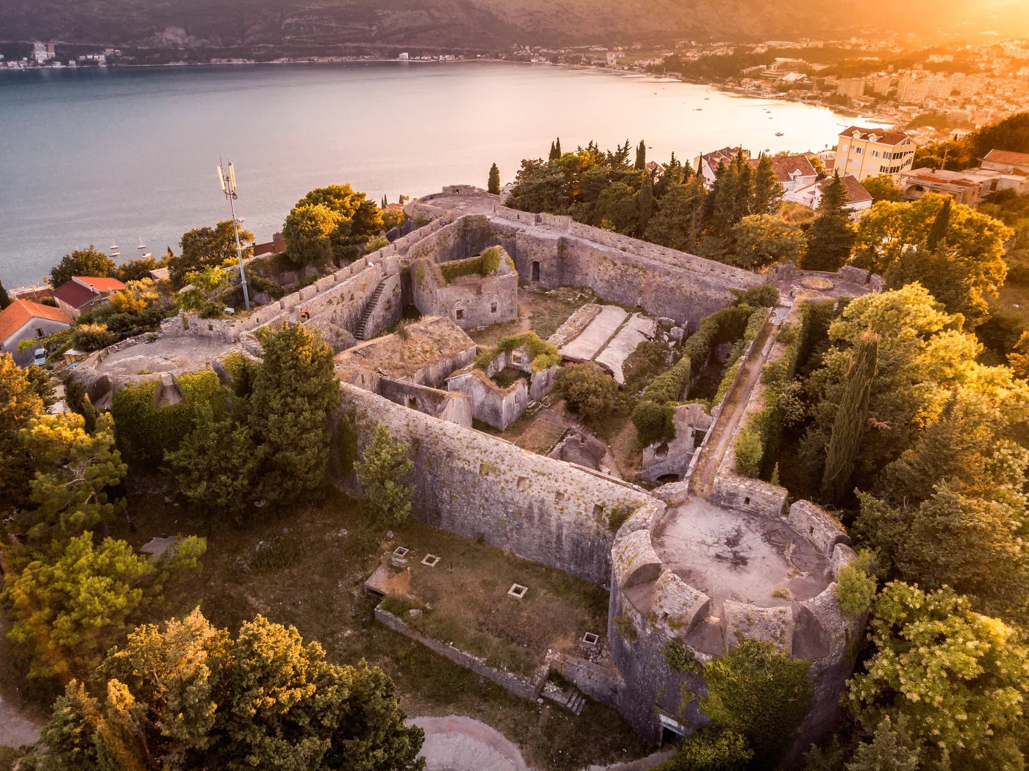 Ono što u vodičima ne piše: Crna Gora u jeku sezone (2026)