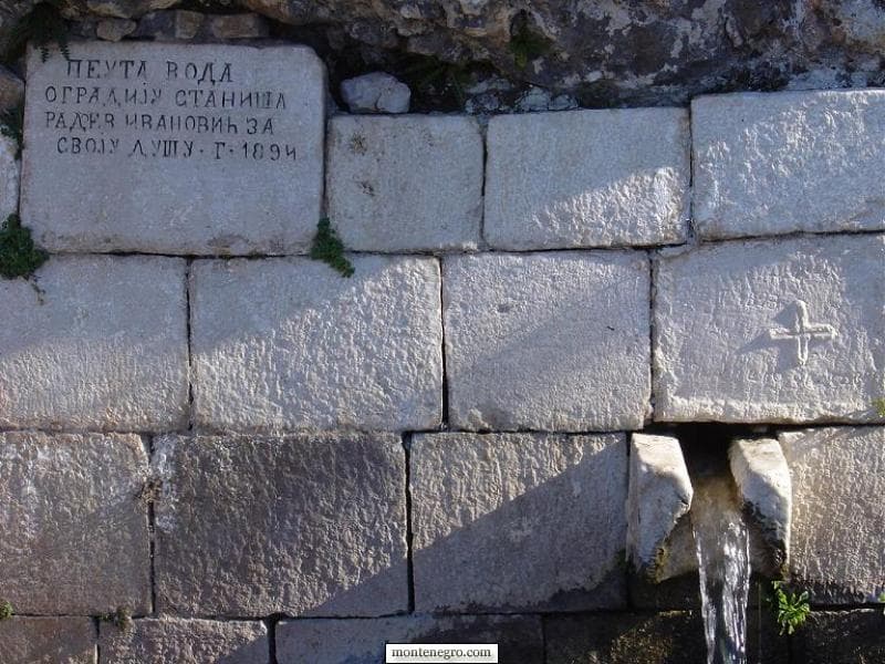 Kroz kuće
