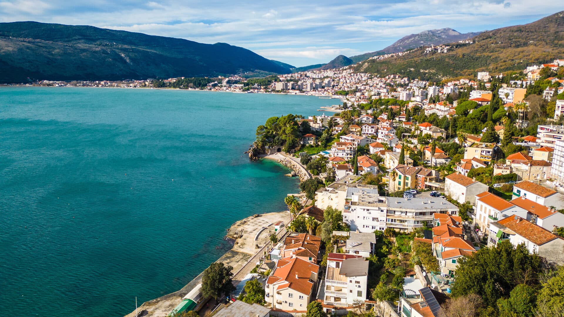 Kumbor: Mirna primorska baza na hercegnovskoj rivijeri (Vodič za 2026)