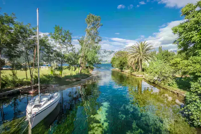 Kamenari, Morinj, Bay